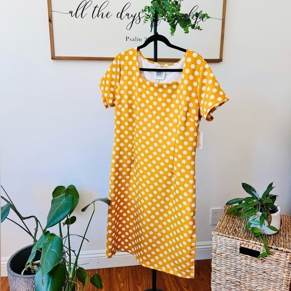 NWT Beautiful mustard, yellow, extra large polkadot stretchy dress - Picture 5 of 10